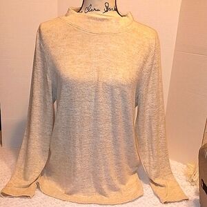 H & M Women's beige light knit sweater